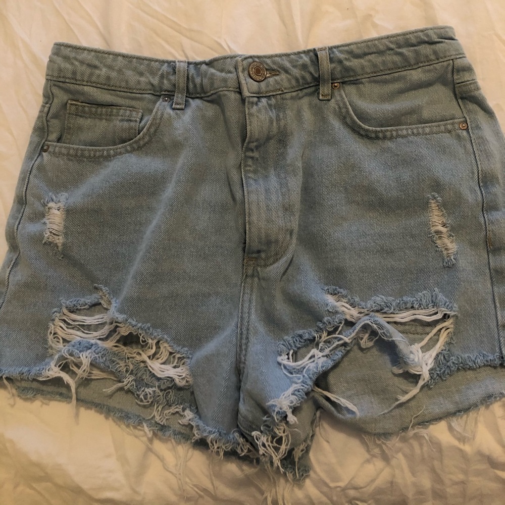 Cut off Light Wash Jean Short